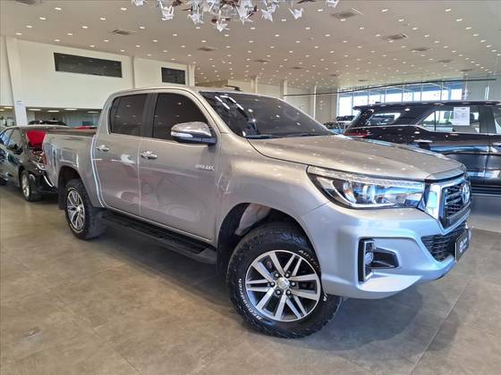 TOYOTA HILUX 2.8 SRX 4X4 CD 16V DIESEL 4P AUTOMÁTICO